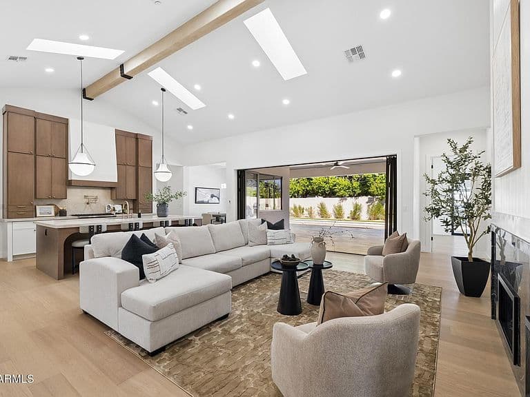 3948 E MONTEROSA Street photo 2